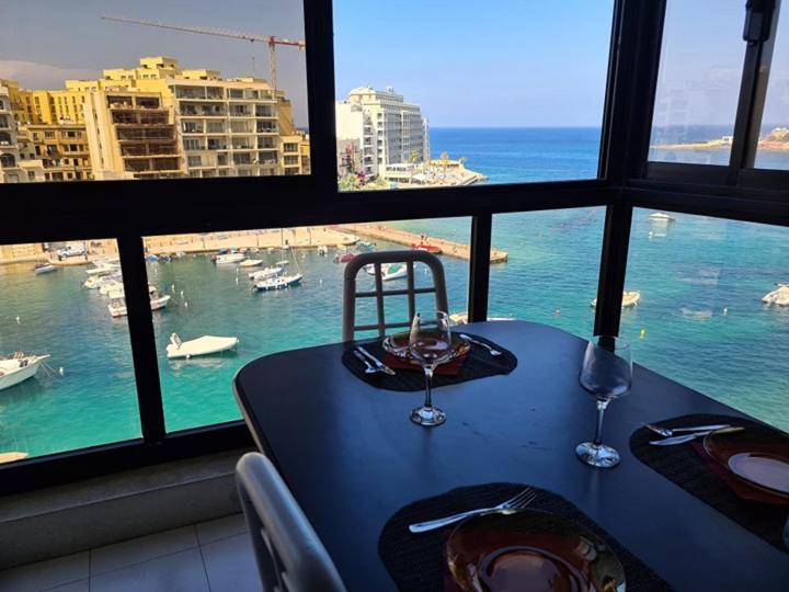 Spinola Bay Sea Front Apt 6 Apartment